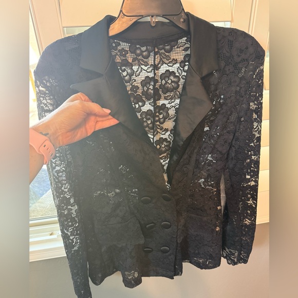 Elegant Black Lace Blazer and Pants Set - Picture 3 of 3